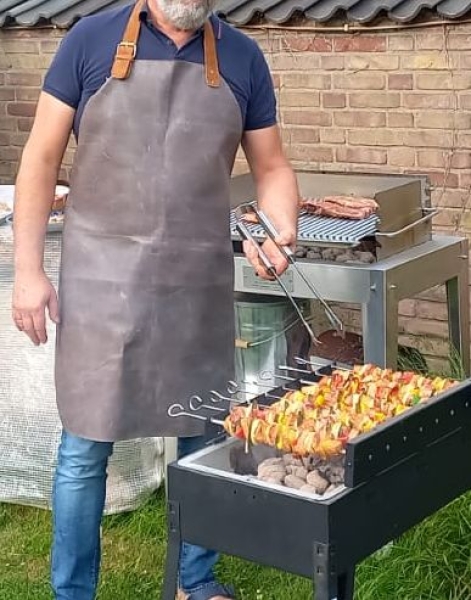 Für den Profi am Grill-        Schürze "Dschingis" aus Leder, rustikal und edel